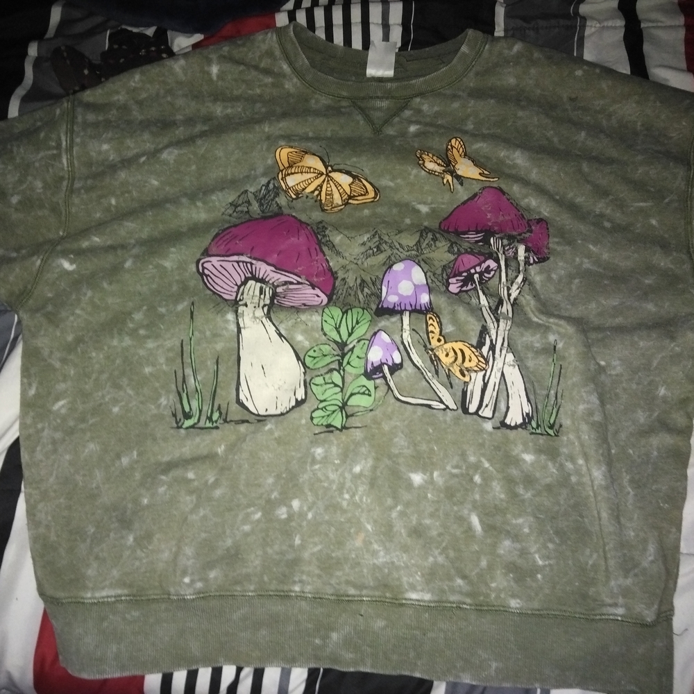 No Boundaries Green Mushroom Graphic Hoodie